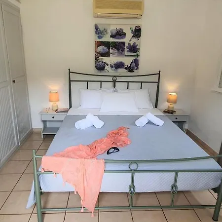 Aphrodite & With Pool Lákka