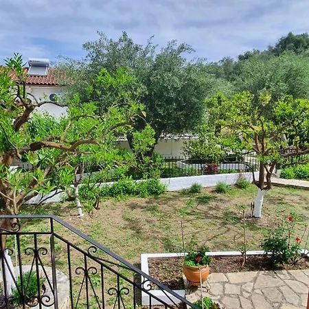 Aphrodite & With Pool Apartment Lákka