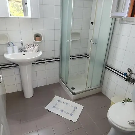 Aphrodite & With Pool * Λάκκα