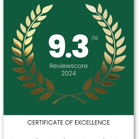 Aphrodite & With Pool Λάκκα